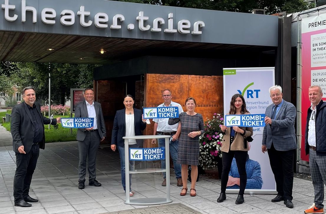 Bei einer Pressekonferenz im August 2021 stellten Manfred Langner (Theater), Norbert Käthler (Trier Tourismus und Marketing GmbH), Barbara Schwarz (VRT-Geschäftsführerin), Herbert Müller (Theater), Elvira Garbes (Kulturdezernat Trier), Jana Schröder (TuFa), Andreas Ludwig (VRT-Verbandsvorsteher) und Arnd Landwehr (Messegesellschaft) das neue städtische VRT-KombiTicket vor, welches ab September 2021 galt.