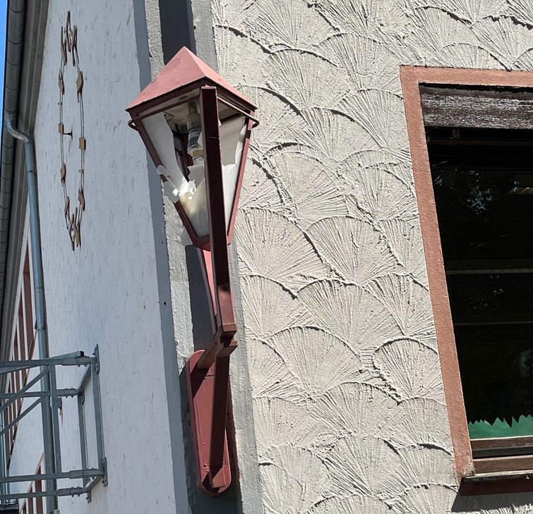 Beschädigte Laterne.