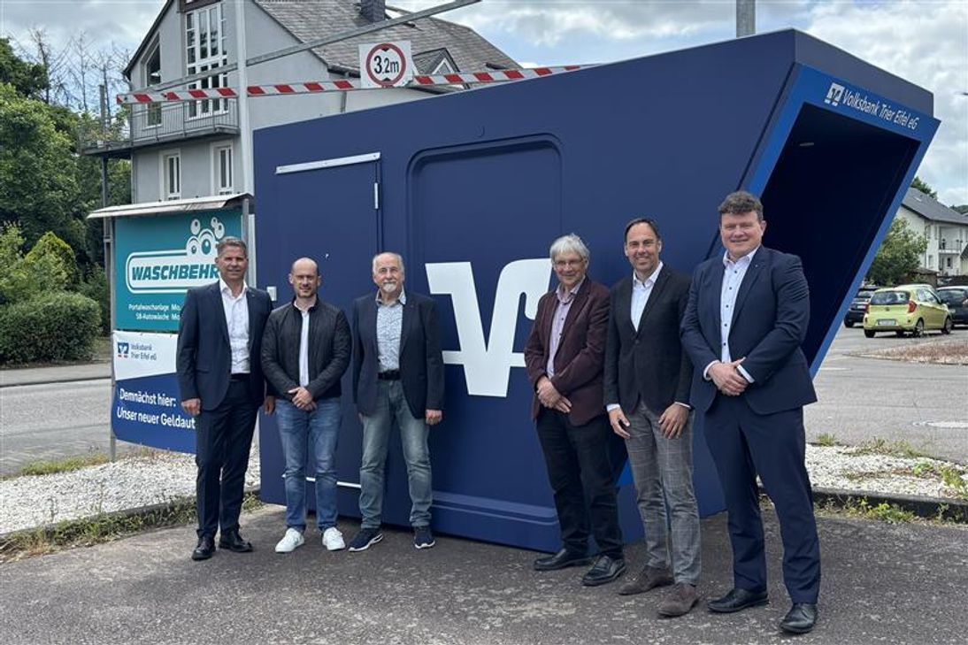 Gerhard Holbach (Ortsvorsteher Konz-Könen), Bernd Marx (1. Beigeordneter Stadt Konz), Guido Wacht (1. Beigeordneter VG Konz), Heiner Behr (Waschbehr Konz KG), Dirk Müller und Peter Michels (Volksbank Trier Eifel eG)