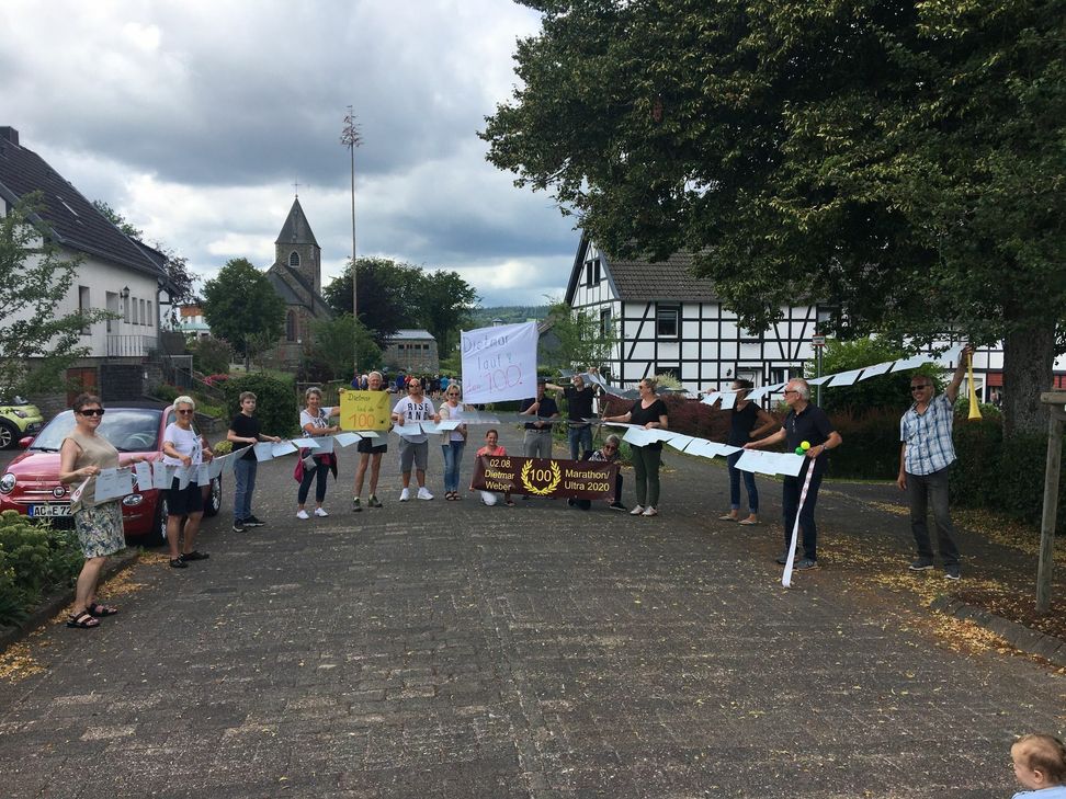 Mit großem Spaß haben über 300 Läufer - selbst an der Steigung im Holderbachtal -am ersten virtuellen Monschau Marathon teilgenommen, der vom 17. Juli bis 8. August eine Neuauflage erfährt. Fotos: TV Konzen