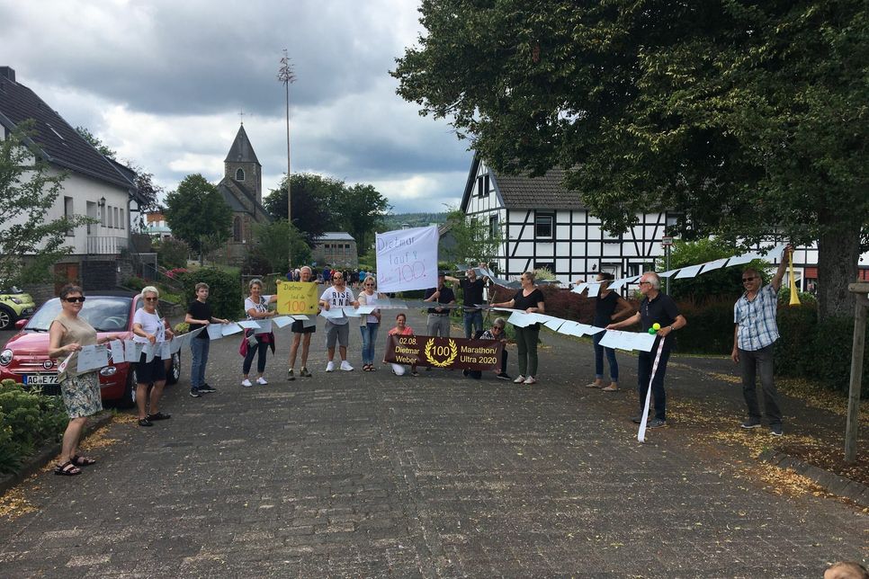 Mit großem Spaß haben über 300 Läufer - selbst an der Steigung im Holderbachtal -am ersten virtuellen Monschau Marathon teilgenommen, der vom 17. Juli bis 8. August eine Neuauflage erfährt. Fotos: TV Konzen