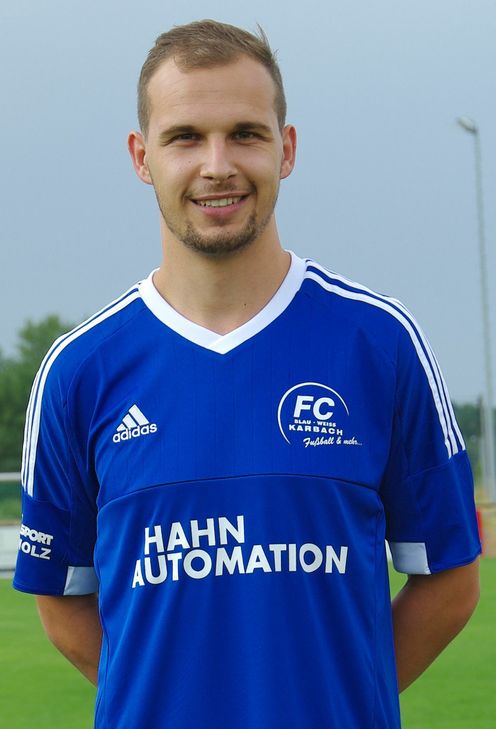 Yanik Rinker hatte mit einem Elfmeter die Chance zum Ausgleich, am Ende aber blieb es beim 2:3 für Alfter. Am kommenden Samstag trifft der Stürmer auf seine früheren Mannschaftskameraden vom TSV Schott Mainz.