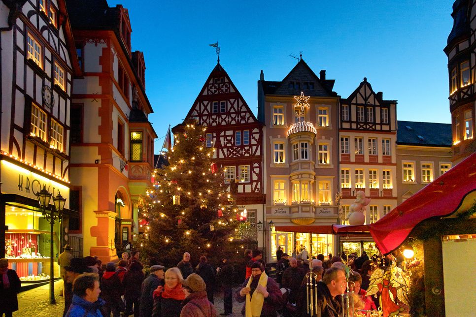 Weihnachten am Marktplatz in Bernkastel-Kues. Foto: Arnoldi