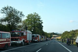 Am Tag des Besuchs von MP Malu Dreyer zog sich eine Autoschlange zum Nürburging. Weitere Impressionen. Fotos: Jehoff