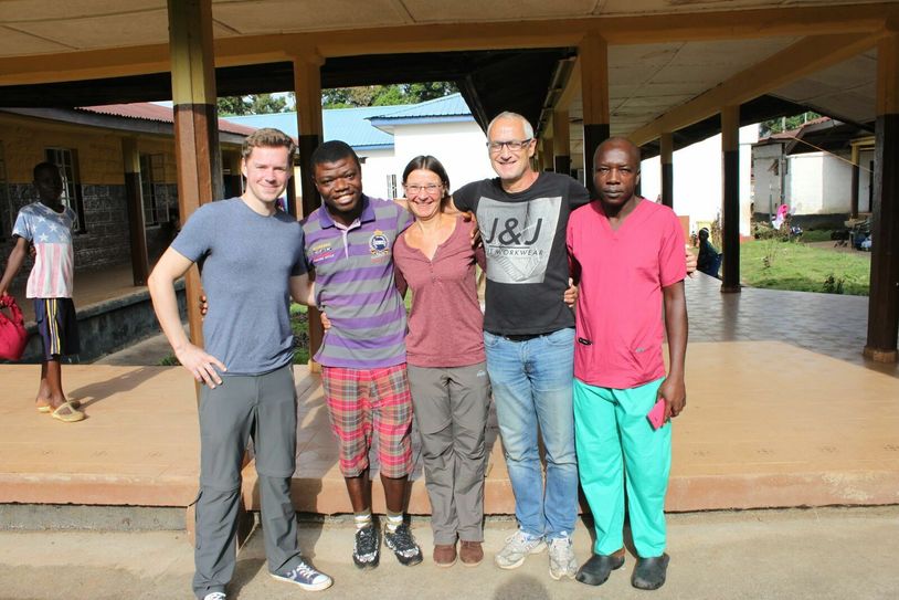 Ruth Breuer (Mitte) mit ihren Kollegen aus Deutschland und Sierra Leone.