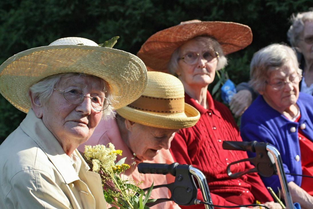 Frauen leben länger als Männer – und leiden daher statistisch gesehen häufiger an Demenz. Foto: Imago
