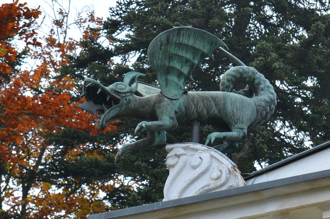 Die Wasserspeier stammen von einem Stadthaus in der Simeonstraße