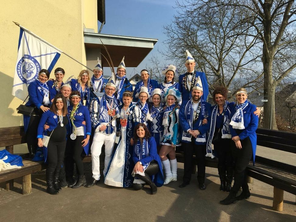 Der Karnevalsverein Livia-Leiwen zusammen mit dem Prinzenpaar der Session 2017/2018 Senta I. und Philipp I. Foto: FF