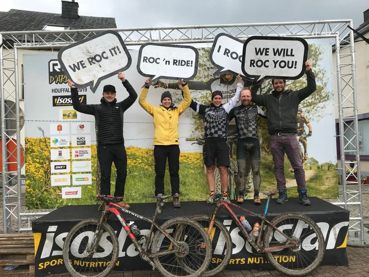 Unterstützt von Freunden und Familien gelang Daniela Schütt der große Triumph. Foto: Privat