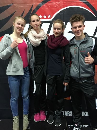 BUZ: (von li nach re) Marah Cloos, Bonnie von Juterzenka, Lisa-Marie Steffen und Leon Postma - Schüler der Kampfsport Akademie Trier.