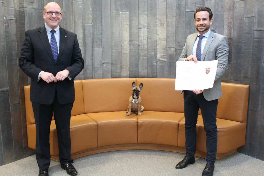 Stadtbürgermeister Lars Rieger bei der offiziellen Begrüßung von Notar Michael Rath. Foto: privat