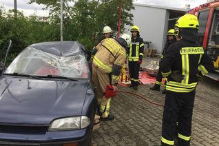 Die Feuerwehrleute aus Remagen und Rolandswerth stellten sich unterschiedlichen Übungssituationen. Fotos: Feuerwehr Remagen