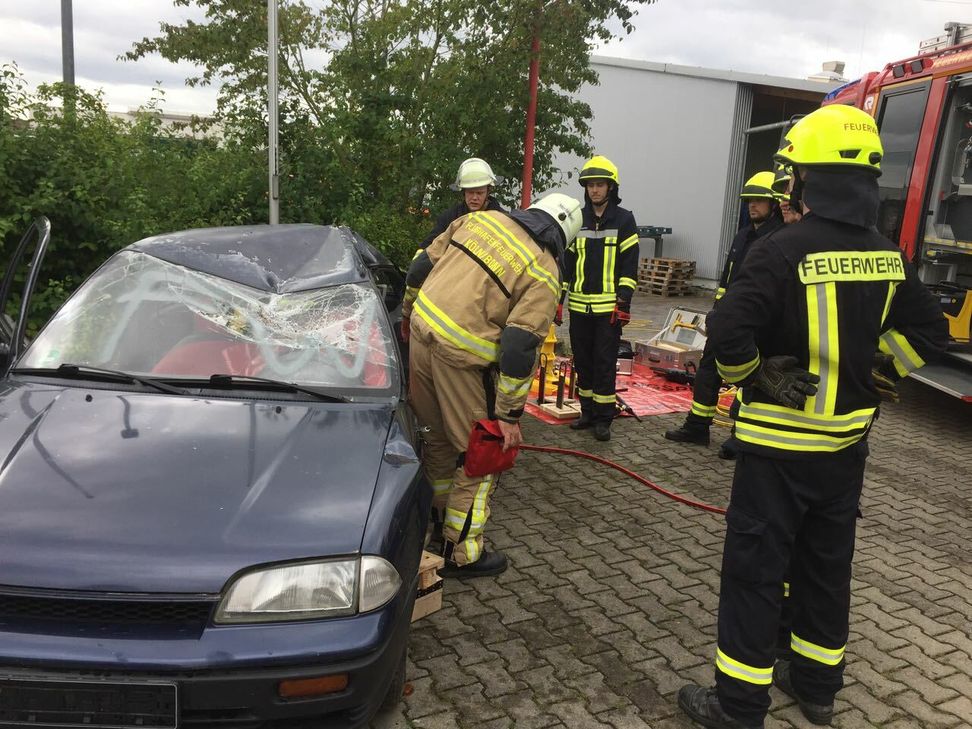 Die Feuerwehrleute aus Remagen und Rolandswerth stellten sich unterschiedlichen Übungssituationen. Fotos: Feuerwehr Remagen