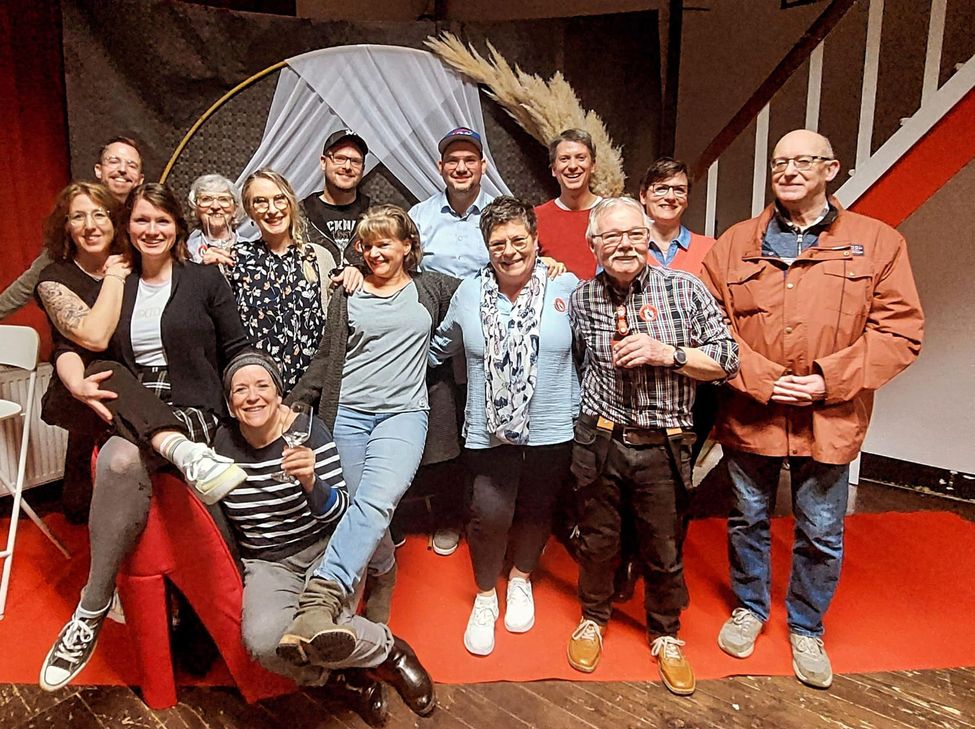 Der Theaterverein »Vorhang auf« Arloff-Kirspenich präsentiert das Stück »Mission Million«.
