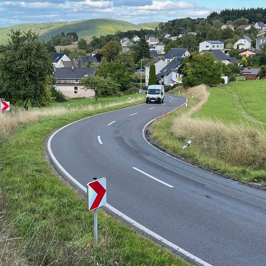Die Kreisstraße 20 zwischen Hettenroddt (im Bild) und Mackenrodt muss vom 8. bis zum 12. September gesperrt werden. Grund ist die Verlegung von Wasserleitungen.