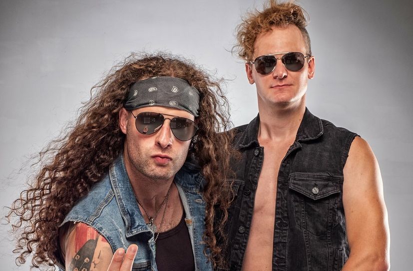 Das Akustik-Duo »Mit ohne Strom« verspricht zur »Irish Night« irische Folksongs, aber auch Kneipenrock - schließlich waren die Beiden schon bei Wacken.