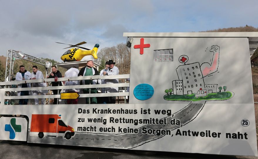 Das geschlossene Krankenhaus wird wohl noch lange Thema sein in den heirsigen Umzügen.