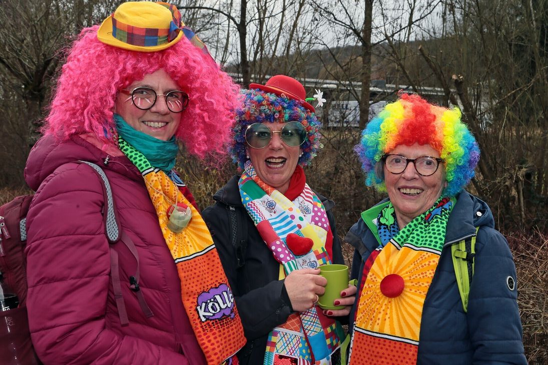 Natürlich waren auch Zuschauer bunt kostümoert und bester Stimmung.
