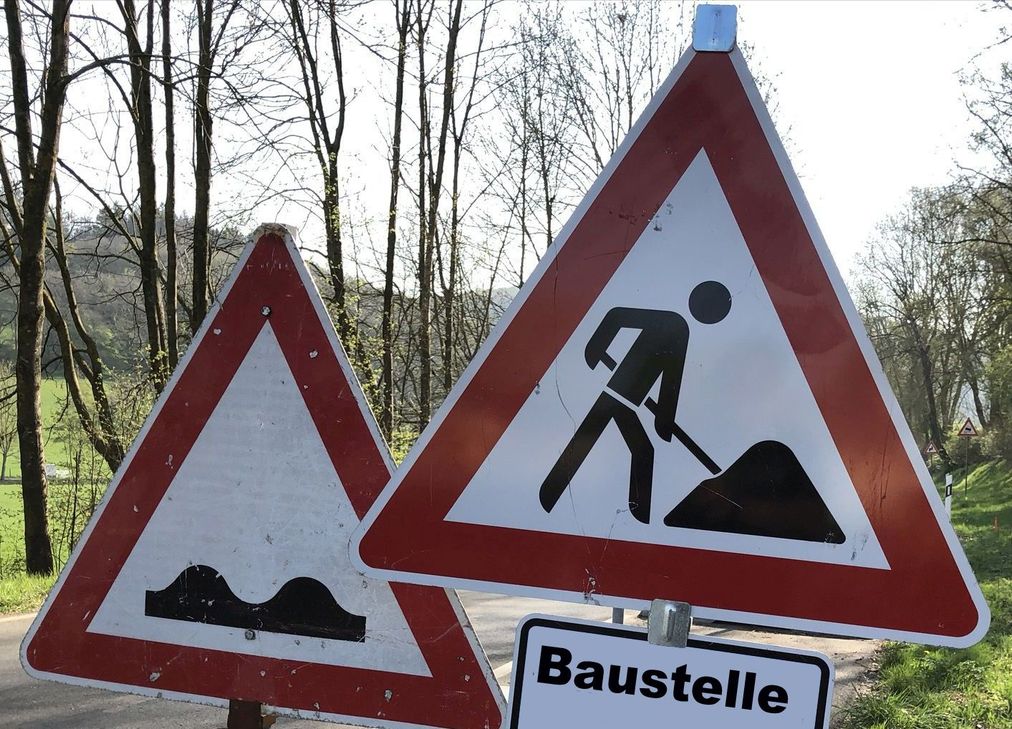 Aufgrund von Arbeiten am Versorgungsnetz kommt es in der Simeonstraße auf Höhe der Hausnummern 38 und 39 ab Montag, 2. Juni, bis voraussichtlich Freitag, 6. Juni, zu einem Engpass.