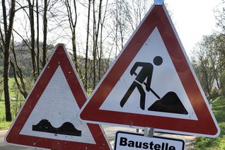 Aufgrund von Arbeiten am Versorgungsnetz kommt es in der Simeonstraße auf Höhe der Hausnummern 38 und 39 ab Montag, 2. Juni, bis voraussichtlich Freitag, 6. Juni, zu einem Engpass.