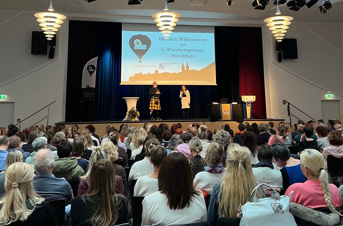 Ein ausgebuchter Saal, spannende Diskussionen und ein vielfältiges Programm: Die Fachver-anstaltung in der Stadthalle Boppard beschäftigte sich mit aktuellen Herausforderungen und praxisnahen Lösungen der Wundversorgung.