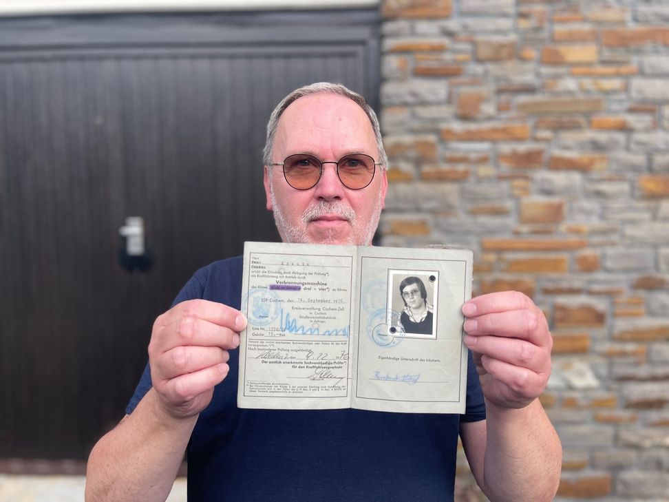 Bernhard Kreuz (Foto) aus Cochem kann nicht verstehen, warum er so lange auf die Bearbeitung seines Antrages warten muss.  Am 10. Februar hat der 64-Jährige den Antrag gestellt. Viereinhalb Monaten später hat er immer noch keinen neuen Führerschein. Dafür hat sich aber mächtig Frust angestaut, wie er erzählt.  Foto: Zender