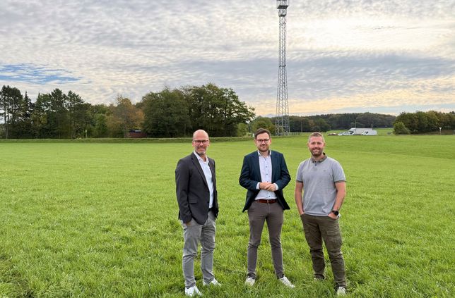 Hoffen, dass der Funkmast in Rinnen zeitnah in Betrieb geht (v.r.): Ortsvorsteher Thomas Müller, Bürgermeister Emmanuel Kunz und sein Allgemeiner Vertreter Markus Auel.