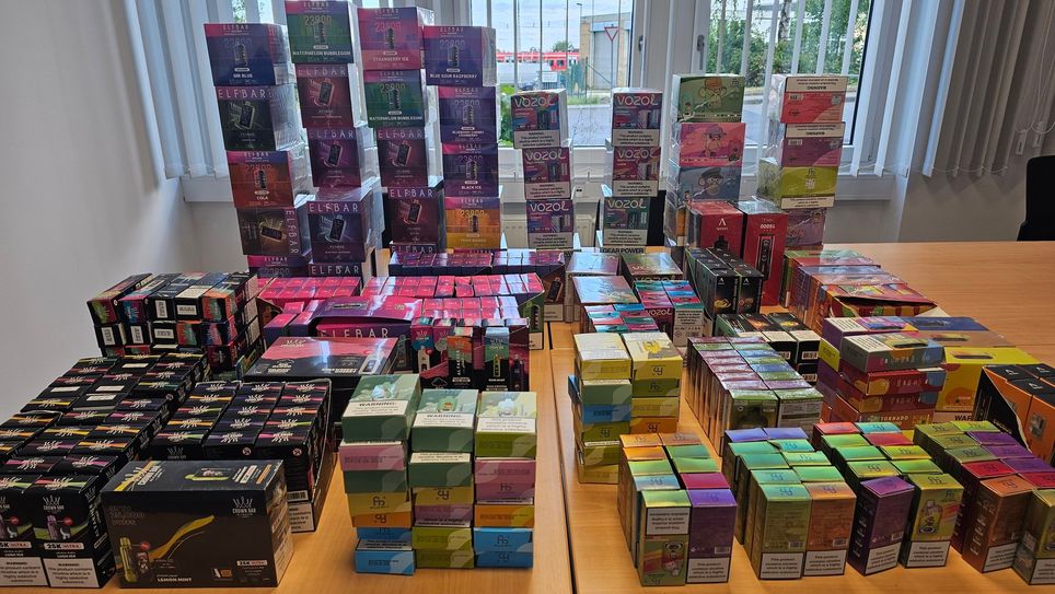 Unversteuerte und nicht verkehrsfähige Vapes verschiedener Marken.