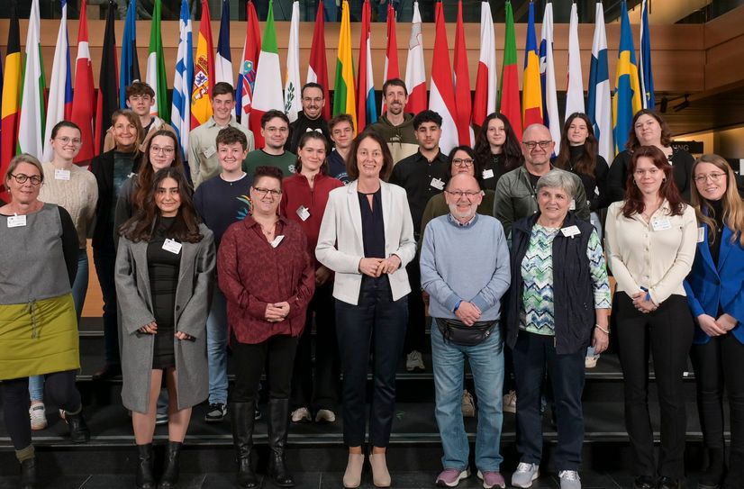 Ein Highlight war die Gesprächsrunde mit Katarina Barley, Mitglied des Europäischen Parlaments und stellvertretende Vorsitzende, die den Teilnehmenden die Möglichkeit gab, direkt mit der Politikerin zu interagieren und ihr Fragen zu stellen. Auch eine Stadtführung in Straßburg stand auf dem Programm.