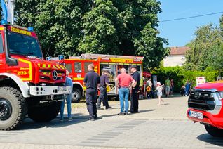 Viel zu sehen - viel zu lernen! Bis 16 Uhr stehen „ UNSERE HELFER“ mit vielen Informationen und Schauübungen bereit