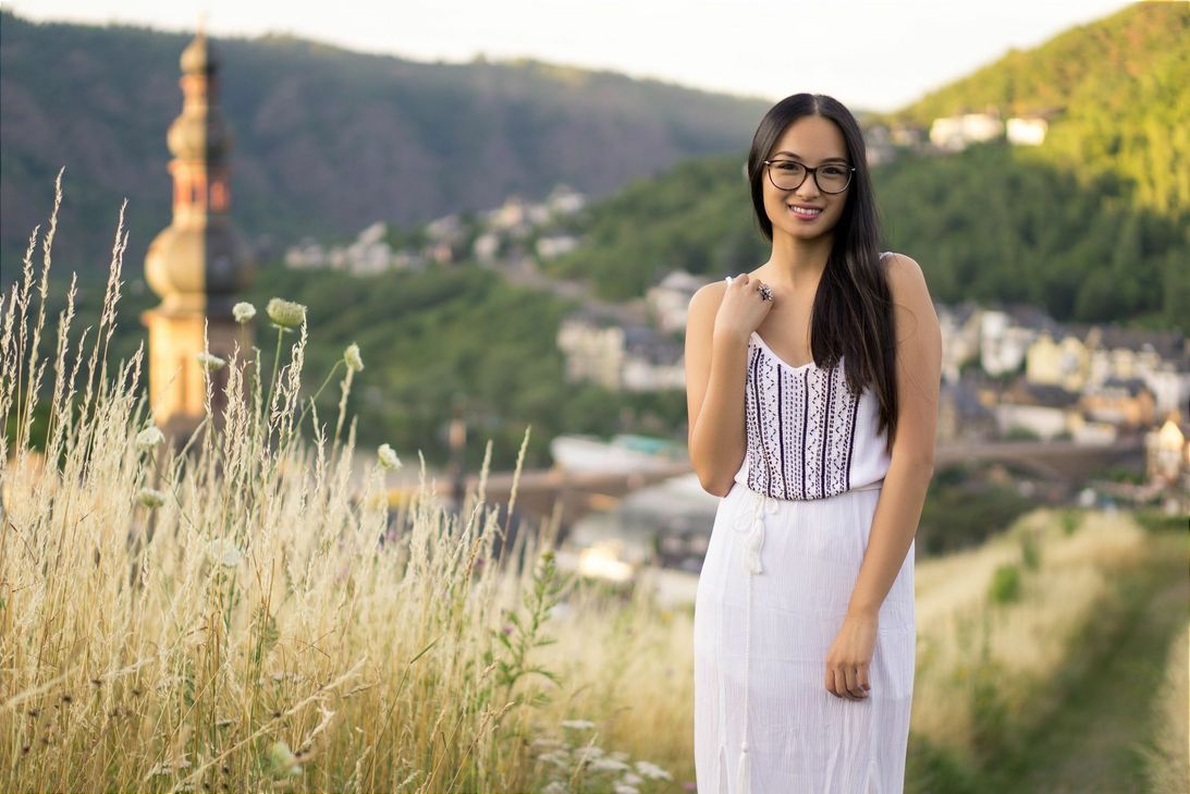 Vielen ist Bichi Pham als amtierende Weinprinzession von Cochem bekannt. Jetzt macht sie auch im Fernsehen "Karriere" und lässt sich von VOX bei der Brautkleid-Suche begleiten.
