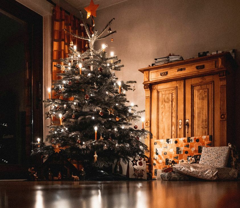 Der städtische Bauhof holt ausgediente Weihnachtsbäume in Bad Kreuznach ab.