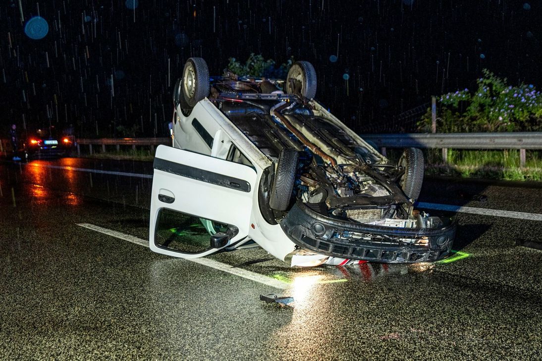 Auf der B 50 im Bereich Sohren überschlug sich ein PKW.