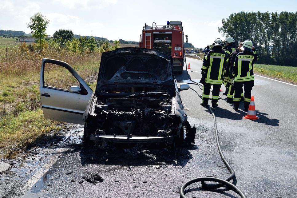 Totalschaden: Das neu gekaufte Auto brannte komplett aus. Foto Feuerwehr VG Rüdesheim