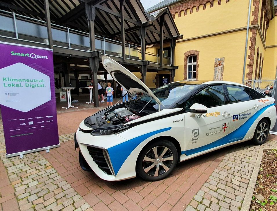 Das Brennstoffzellenfahrzeug des »H2BZ Netzwerks« als Anschauungsobjekt.