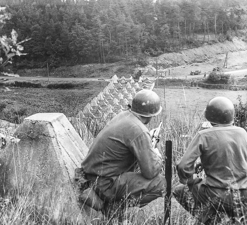 1944: Amerikanische Soldaten betreten erstmals deutschen Boden – in Roetgen.