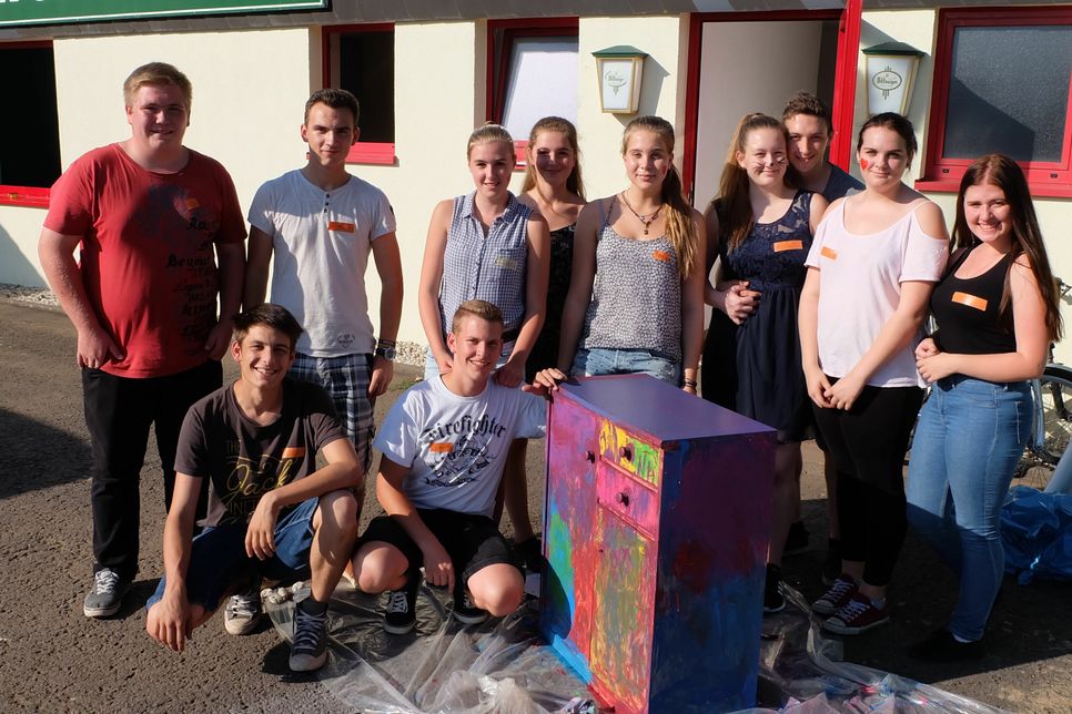 Kürzlich fand an der Ruwertalhalle in Zerf der erste Kindertag statt. Organisiert wurde dieser Tag durch die Jugendlichen der Gemeinde. Unterstützt wurden die jungen Leute dabei von Jugendpfleger Jochen Heib. Foto: FF