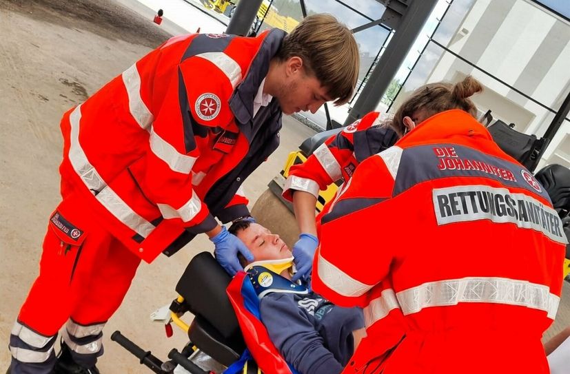 Trainieren für den Ernstfall: Mit sechs Schwerverletzten hatten sich die Johanniter-Rettungskräfte bei einem fiktiven Verkehrsunfall in Boppard-Buchholz auseinanderzusetzen.