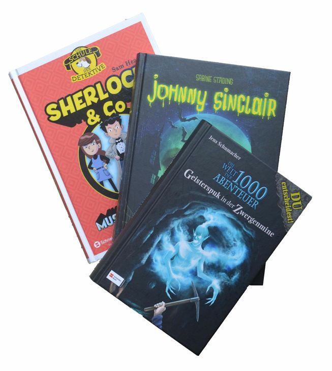 "Die Welt der 1000 Abenteuer" von Jens Schumacher. "Johnny Sinclair" von Sabine Städing. "Sherlock & Co jagen den Museumsräuber" von Sam Hearn.