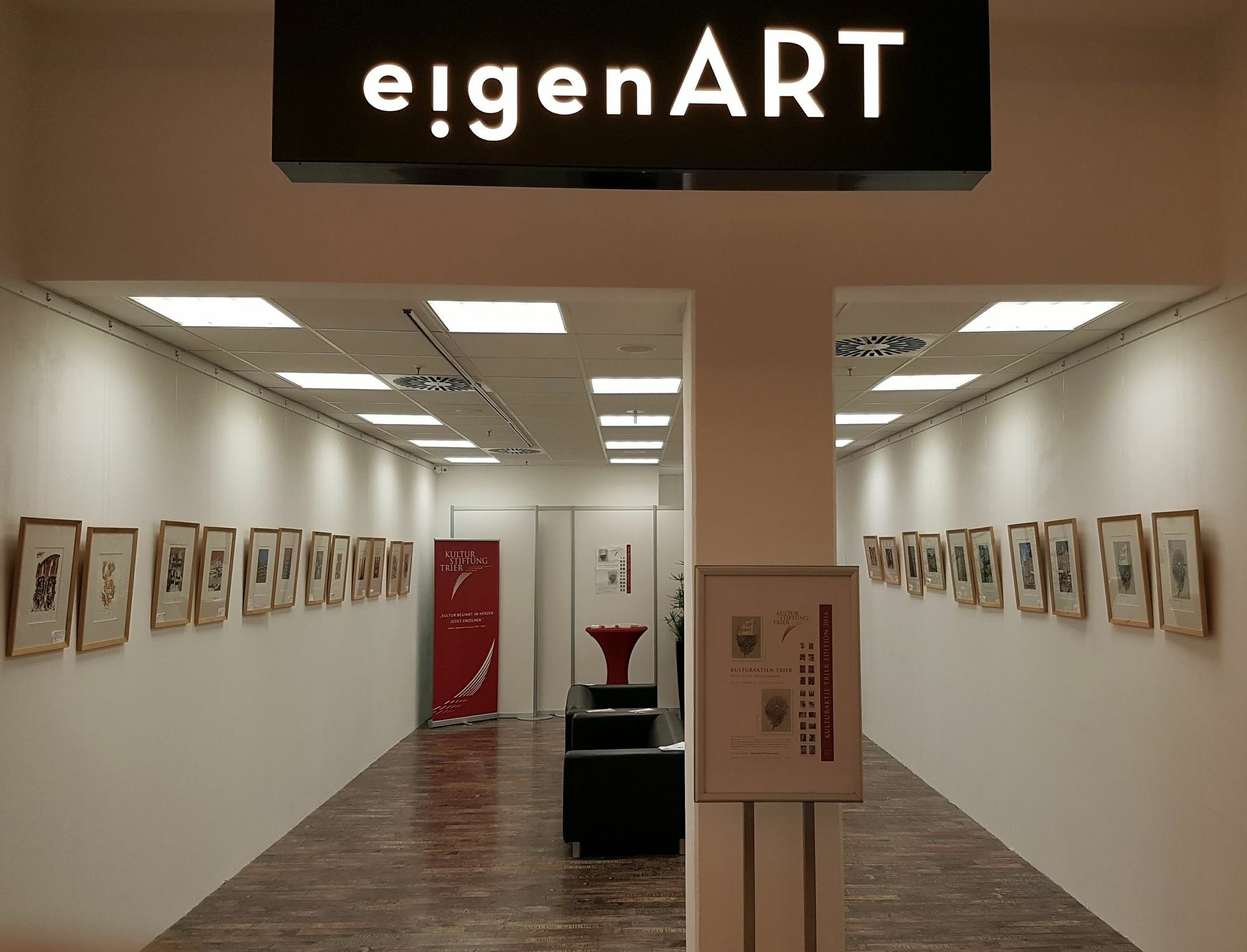 In der Trier Galerie sind derzeit alle 22 Kulturaktien zu sehen. Foto:FF