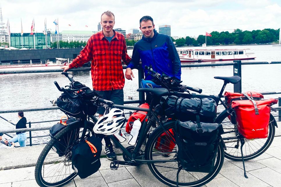 Jens Münchow und Leon Follert kennen sich schon seit dem Kindergarten und sind diesen Sommer zu einer rund viermonatigen Radtour durch Europa aufgebrochen.