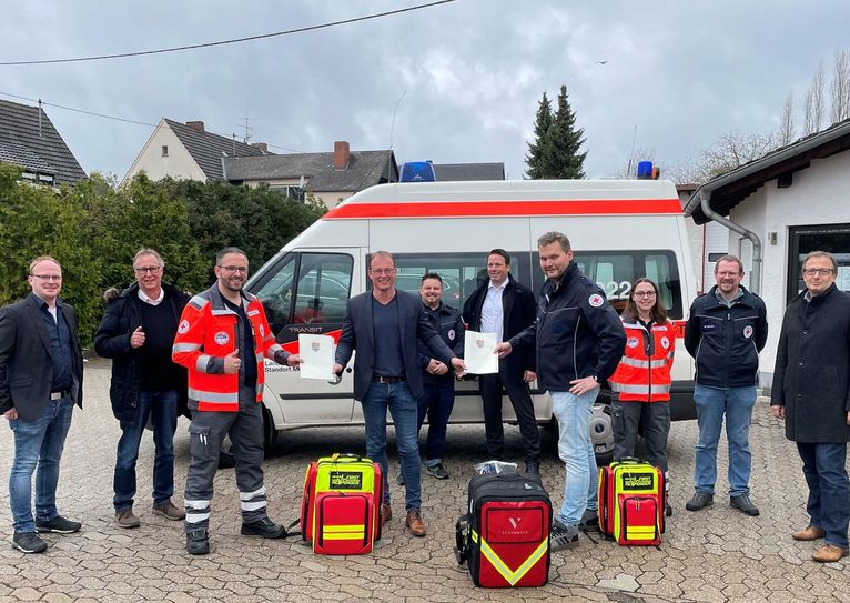 VG-Bürgermeister Jörg Lempertz überreichte den Zuschussbescheid für die First Responder-Einheiten der VG Mendig.