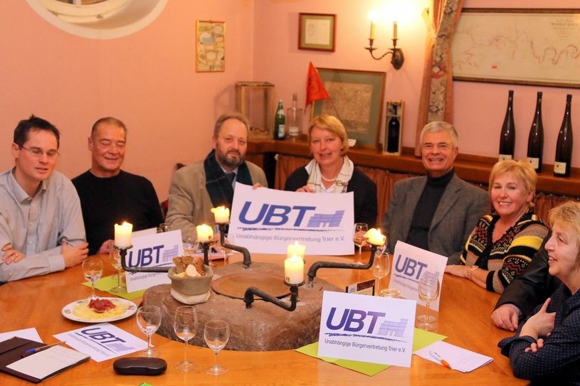 Von links: Marco Berweiler (Schriftführer), Jörg Schädlich (2. Vorsitzender), Hans-Alwin Schmitz (1. Vorsitzender), Christiane Probst (2. Vorsitzende), Magret Pfeifer-Erdel  (Stadtratsmitglied) und Beate Schäfer (Schatzmeisterin) bei der Sitzung. Foto: Privat