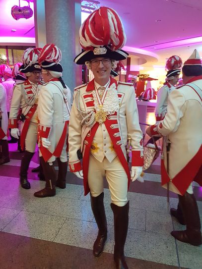 Max Offermann ist Pfarrer in Euskirchen und zugleich seit über 20 Jahren Mitglied der Kölner Prinzengarde. Foto: privat