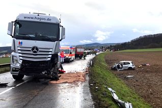 Schwerer Unfall auf der Landstraße 236 zwischen Windesheim und Hargesheim. Fotos: Polizeiinspektion Bad Kreuznach