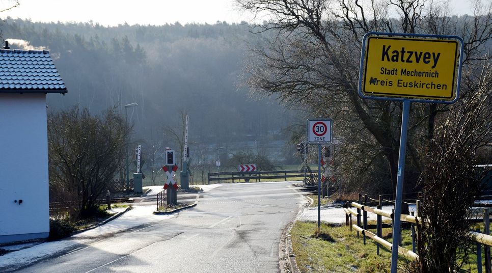 Der Katzveyer Bahnübergang ist bis zum 23. Februar 2021 für den Verkehr wie auch für Fußgänger gesperrt. Foto: Kirsten Röder/pp/Agentur ProfiPress