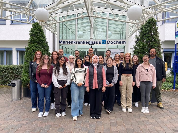 21 Auszubildende haben ihre generalistische Pflegeausbildung an der Pflegeschule Cochem begonnen.