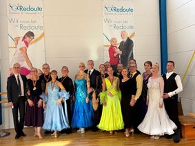 (v.l.n.r.): Clubtrainer Klaus Genterczewski, Marion Schneider und Dr. Frank Hintze, Inge und Manfred Grundheber, Ingrid Weirich und Jean-Marie Cuelenaere, Birgit und Harald Schitthof, Christine und Simon Schmelzer, Anne Kienast-Dörries und Peer Kienast, Eva-Martina und Franz Notte, sowie Maria Ferring und Matthias Metzen.