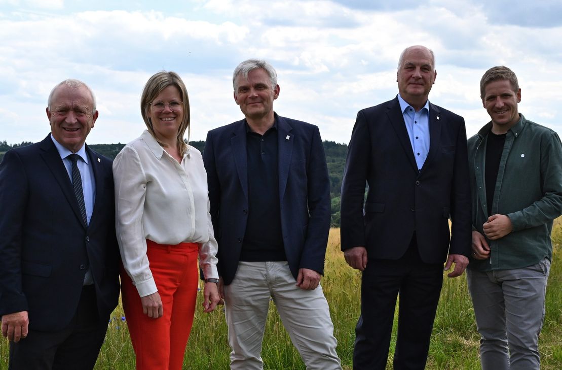 (v.l.) Aufsichtsratsvorsitzender Bürgermeister Aloysius Söhngen, Stellvertreterin Aufsichtsrat Landrätin Julia Gieseking, Wolfgang Reh, Klaus Schäfer und Landrat Markus Ramers, Stellvertreter Aufsichtsrat.