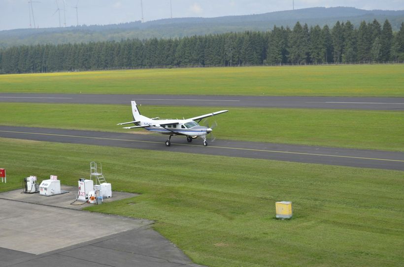 Bei der Landung eines Ultraleichtflugzeugs kam es auf der Dahlemer Binz zu einem Unfall, bei dem der Pilot unverletzt blieb. mn-Archivfoto